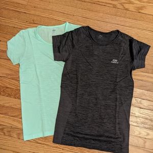 2/15 🌹2 athletic t-shirts